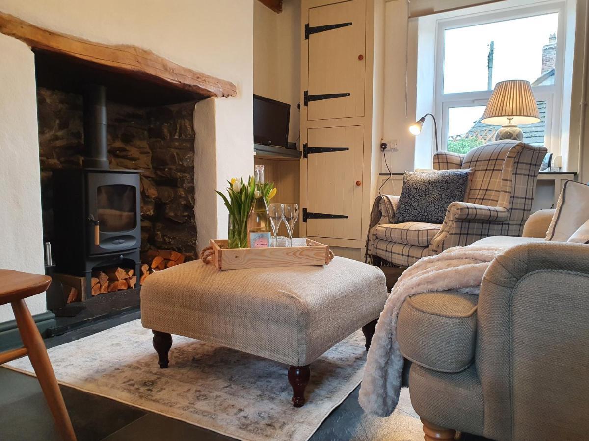 Cosy Cottage In Heart Of Llangollen Bagian luar foto