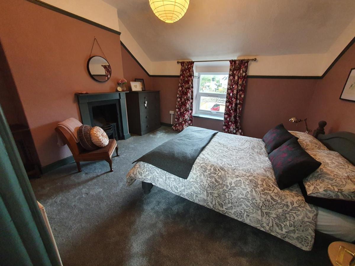 Cosy Cottage In Heart Of Llangollen Bagian luar foto