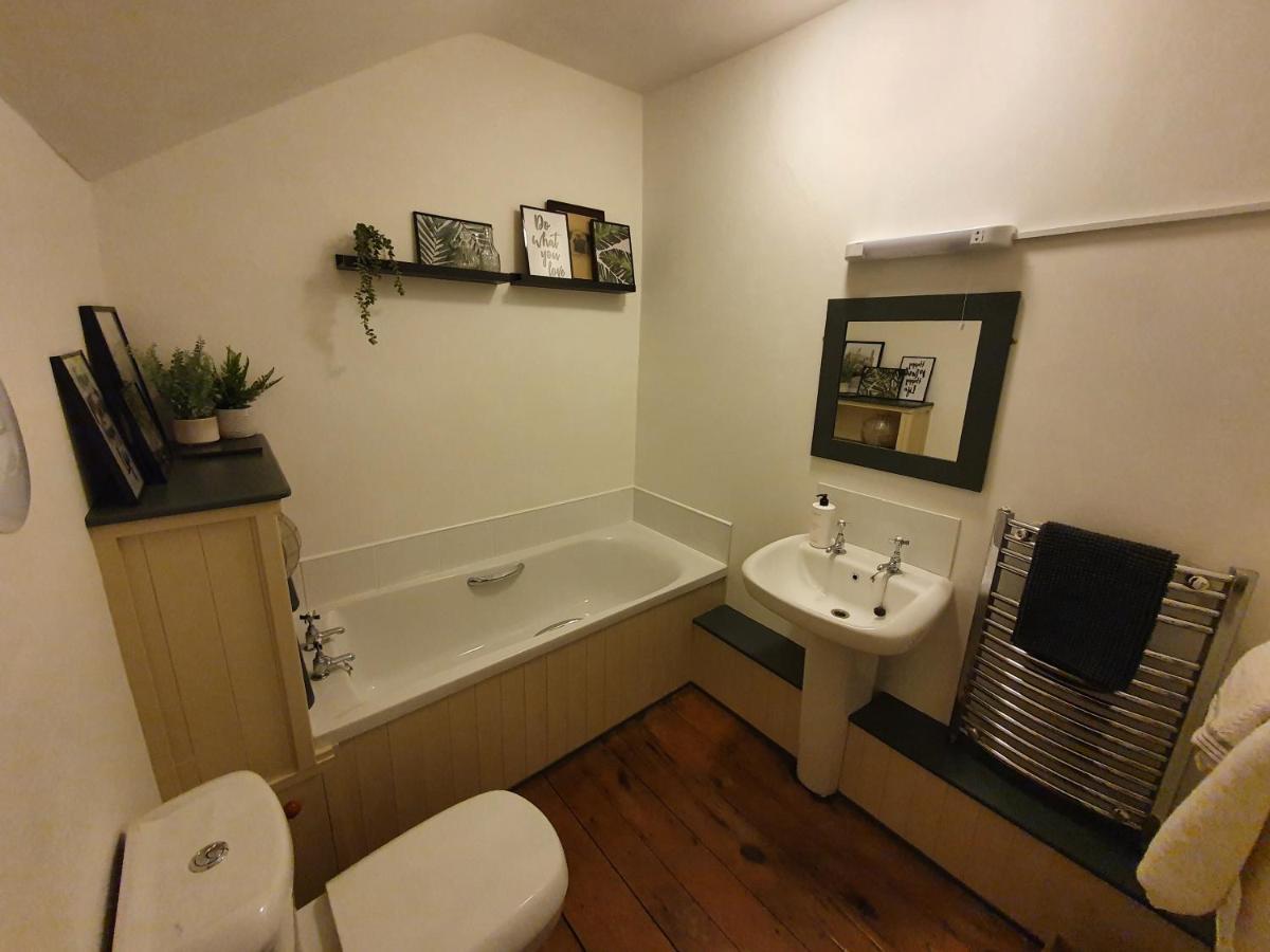 Cosy Cottage In Heart Of Llangollen Bagian luar foto