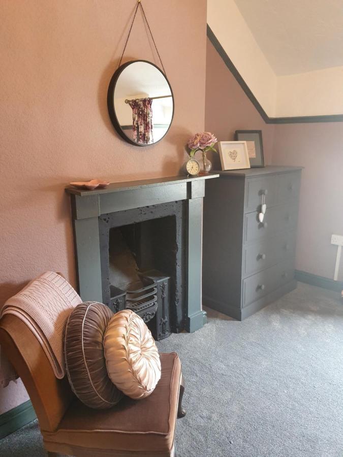 Cosy Cottage In Heart Of Llangollen Bagian luar foto