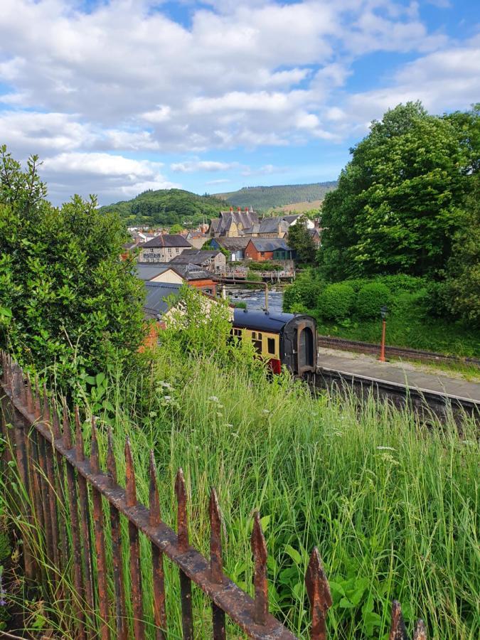 Cosy Cottage In Heart Of Llangollen Bagian luar foto